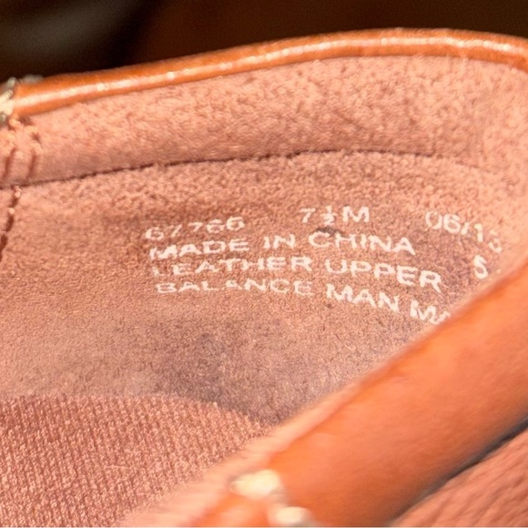 Clarks Women's Tan Leather Mules - Picture 8 of 8